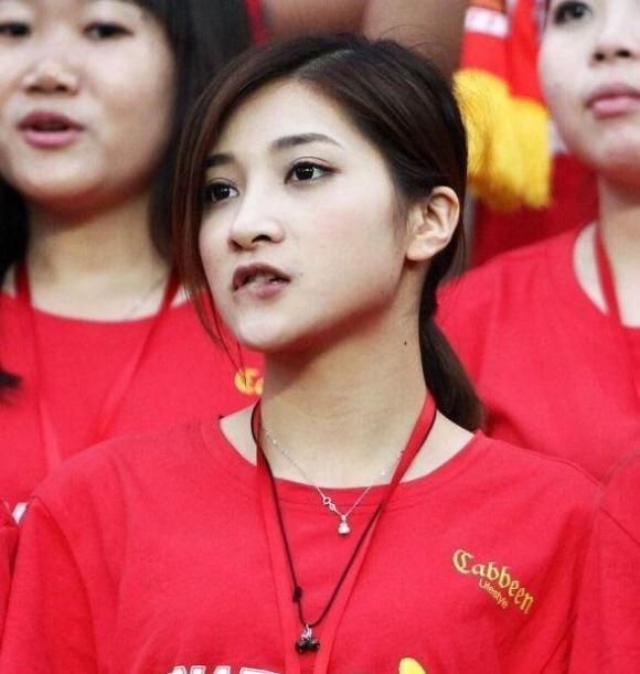 【双方首发以及换人信息】勒沃库森首发：1-赫拉德茨基、2-斯坦尼西奇、4-塔（67’12-塔普索巴）、3-辛卡皮耶（73’32-普埃尔塔）、30-弗林蓬、34-扎卡、8-安德里希、20-格里马尔多、7-霍夫曼（73’23-赫洛泽克）、10-维尔茨（87’11-阿米里）、14-希克（67’22-博尼法斯）替补未出场：17-科瓦尔、6-科索姆、19-内森-泰拉、21-阿德利波鸿首发：1-里耶曼、2-甘伯亚、3-马索维奇（70’41-卢斯利）、31-施洛特贝克、5-贝尔纳多、8-洛西拉（87’14-欧尔曼）、6-奥斯特哈格、19-贝罗、11-浅野拓磨（46’3-索亚雷斯）、9-帕先西亚（64’10-福斯特）、22-安特维-阿杰（63’29-布罗辛基）替补未出场：23-希德、32-魏泰克、27-布朗尼克沃滕、13-达施纳